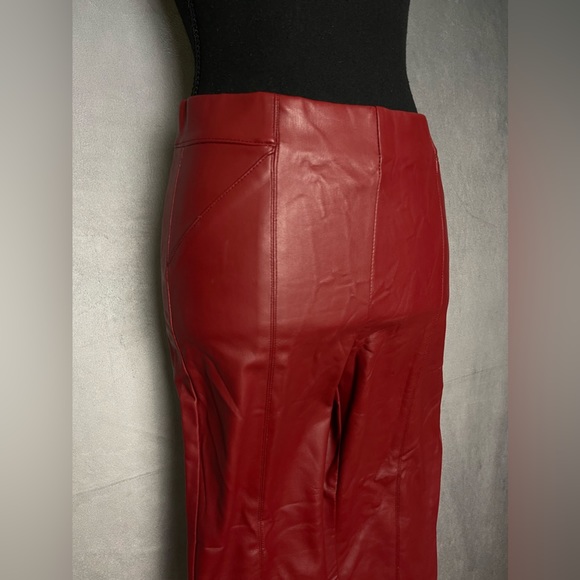 Crimson red high-waist faux-leather leggings with zipper ankle detailing - Picture 2 of 3